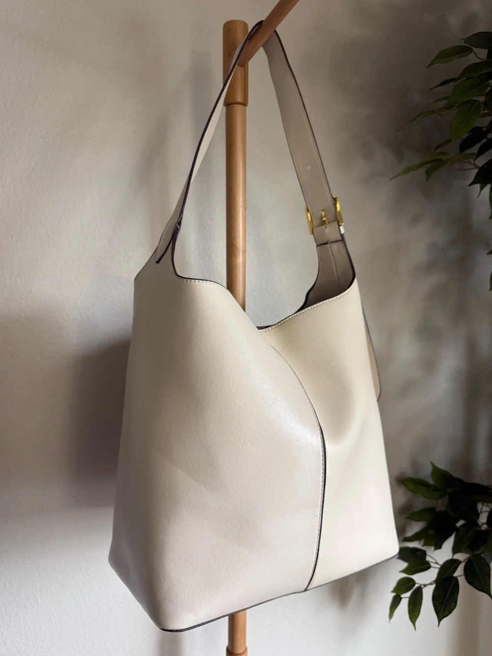 Time and Tru Shively Bucket Handbag in Ivory Beige Vegan Leather OS Brand New